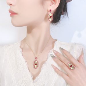 f950fb6d-d159-4ff0-a55b-5d264263ceea.jpg Gold-plated Simulation Red Corundum Design Old Money Style Suit